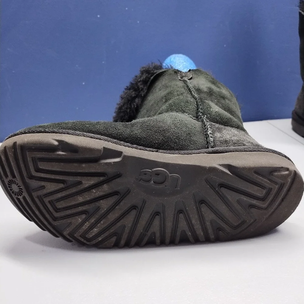UGG Classic Tassle Charm Winter Ankle Boots Girls Size 4‎ Black Leather Faux Fur
